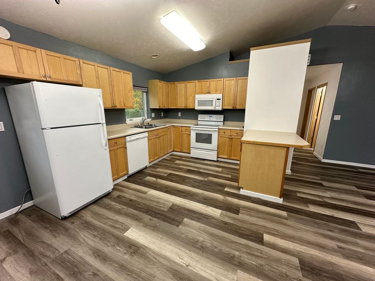 841 Shellinger St - Photo 3 of 13