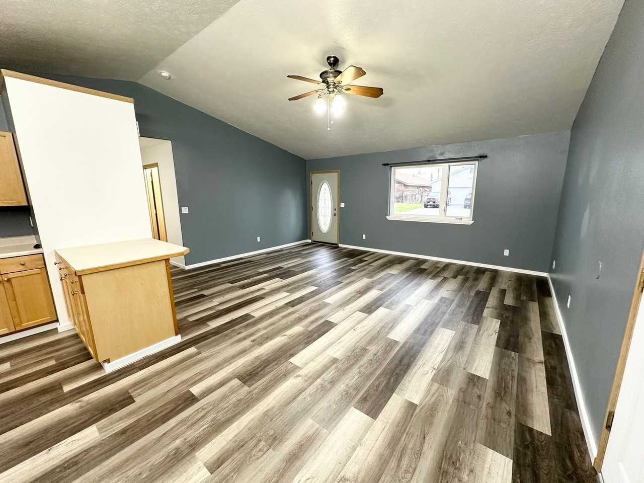 841 Shellinger St - Photo 4 of 13