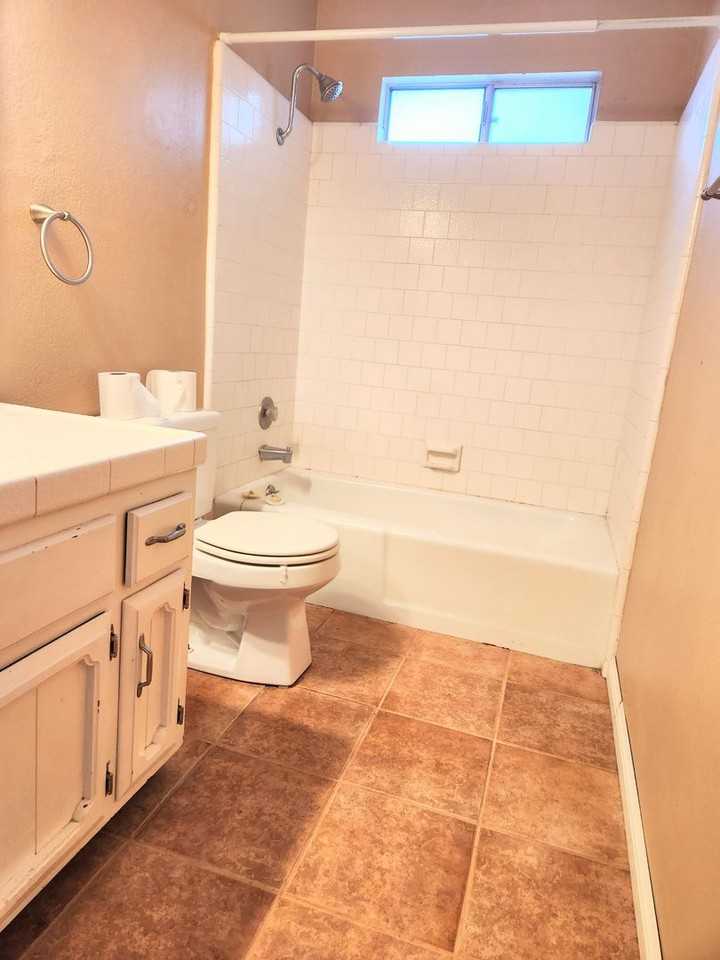 668 Victoria Way - Photo 2 of 10