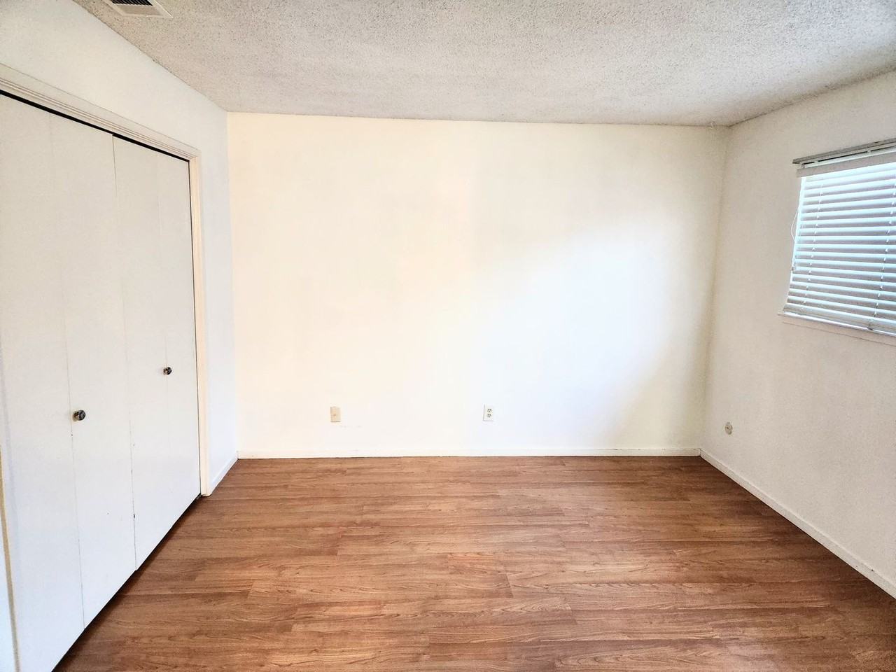 668 Victoria Way - Photo 5 of 10