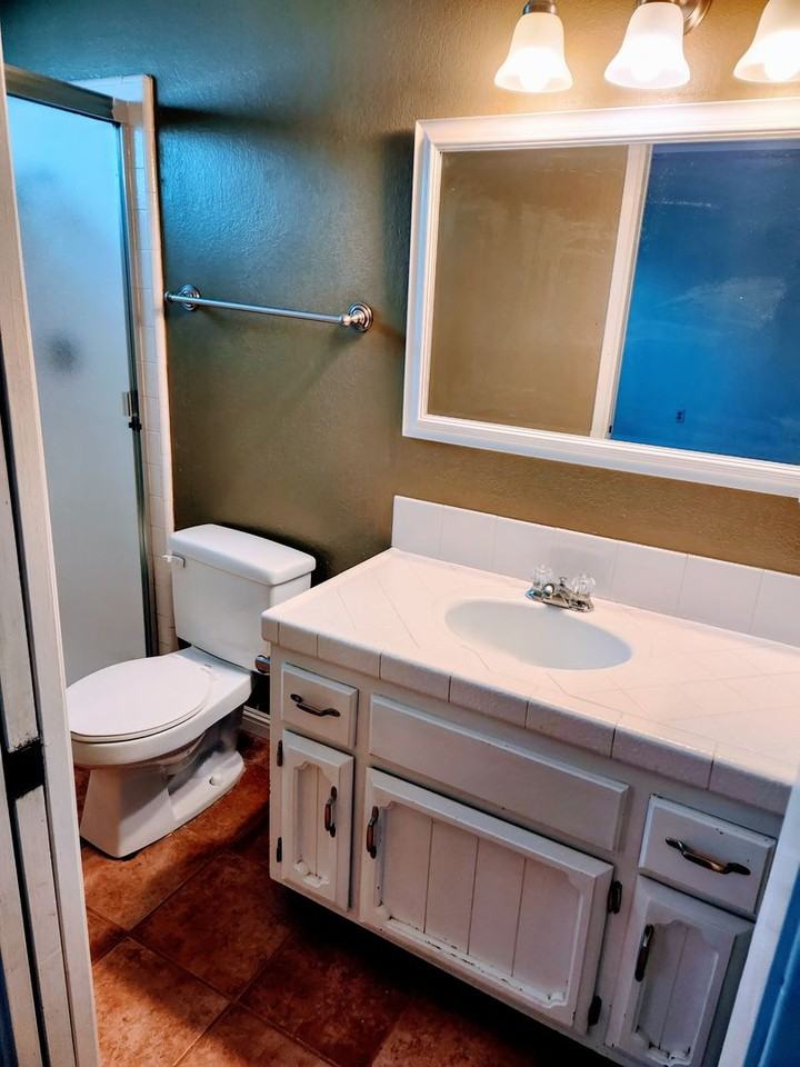 668 Victoria Way - Photo 7 of 10