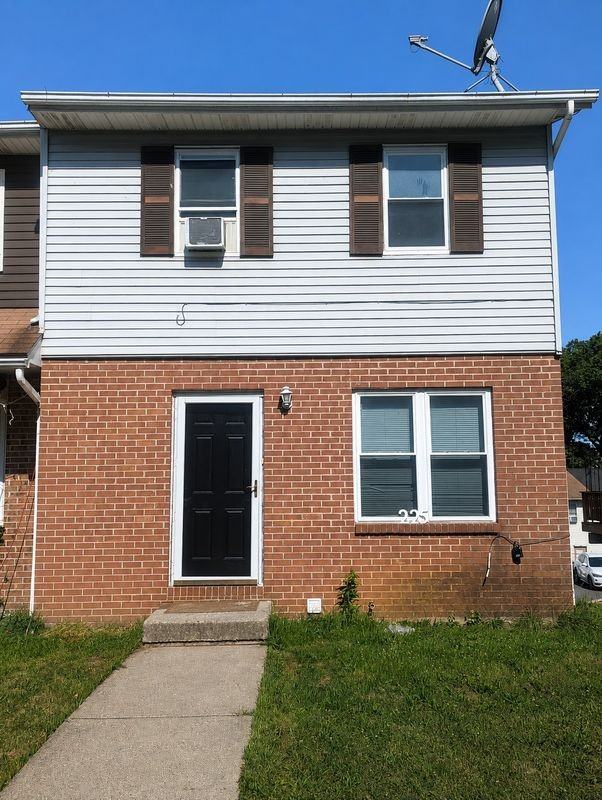 2825 Rhonda Ln