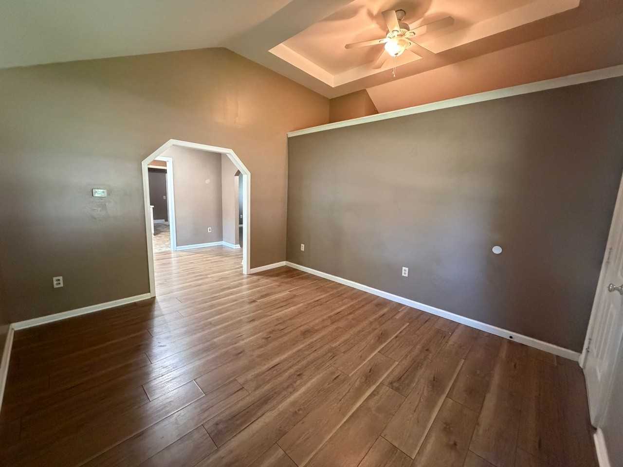 324 S Mccomas St - Photo 2 of 13