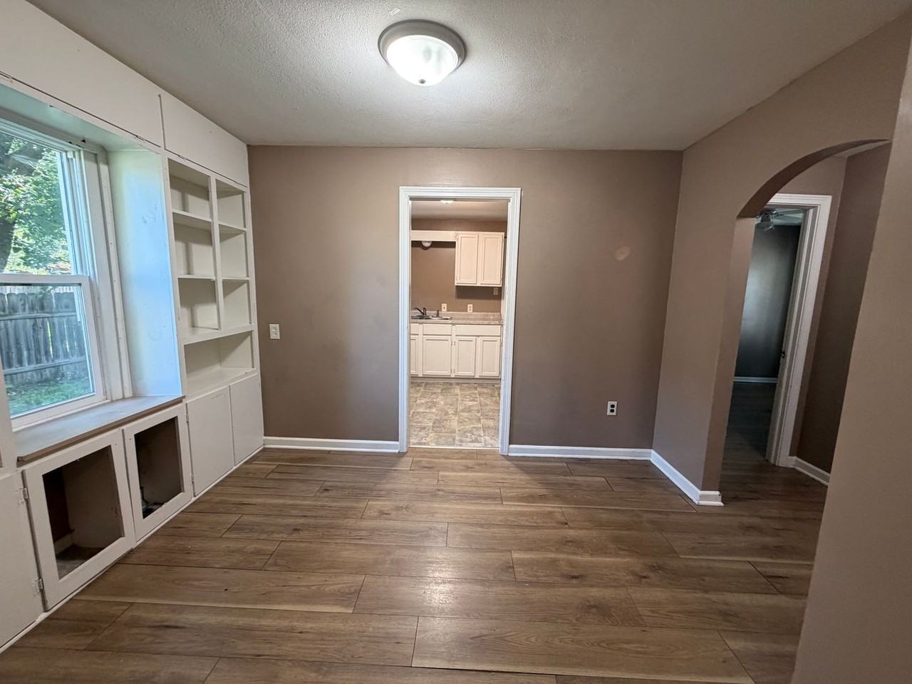 324 S Mccomas St - Photo 3 of 13