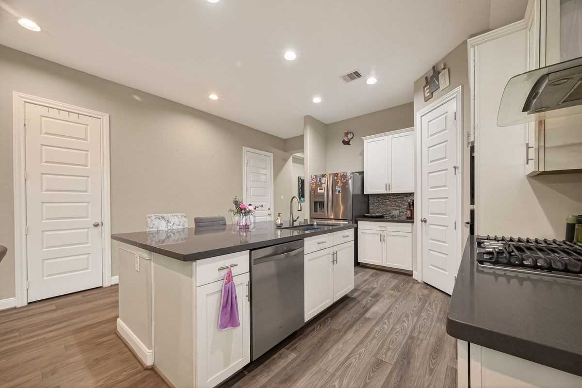 2209 Hidden Meadow Ln - Photo 2 of 19