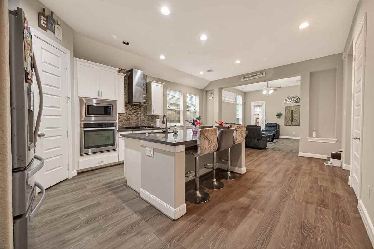 2209 Hidden Meadow Ln - Photo 6 of 19