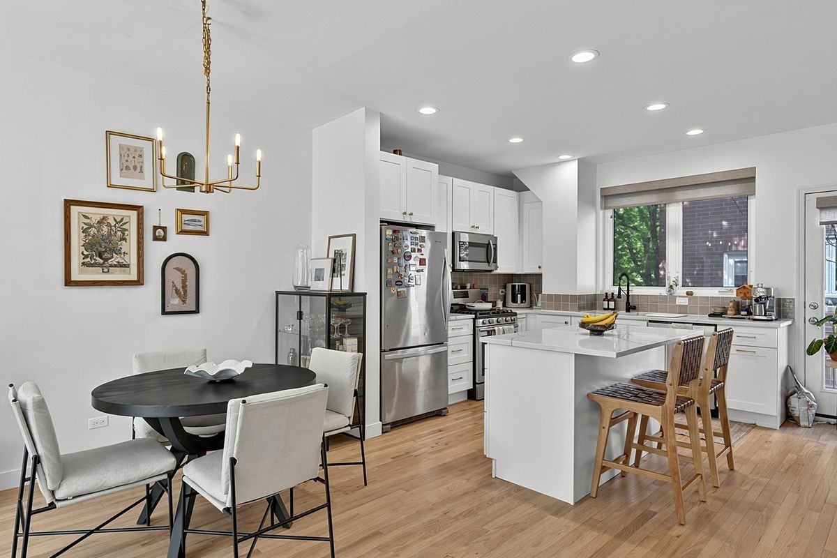 2809 N Wolcott Ave - Photo 3 of 17