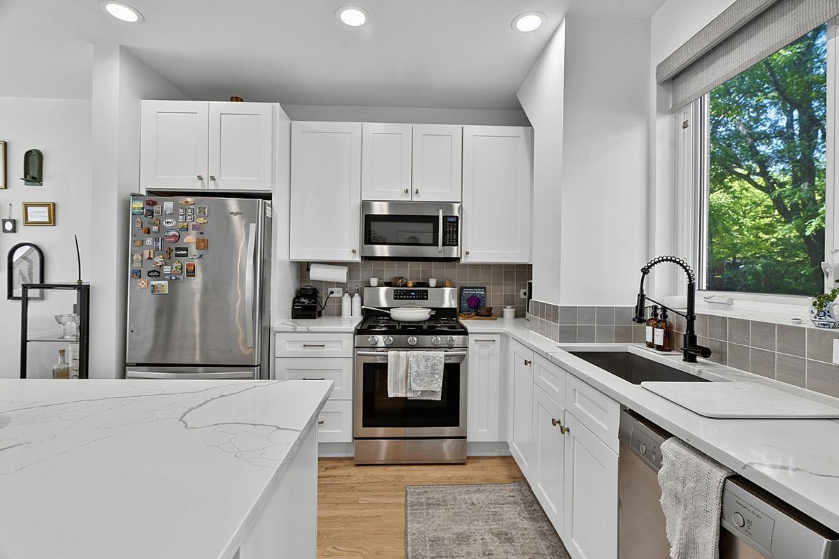 2809 N Wolcott Ave - Photo 4 of 17