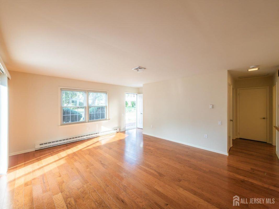 227 Manchester Ln - Photo 4 of 19