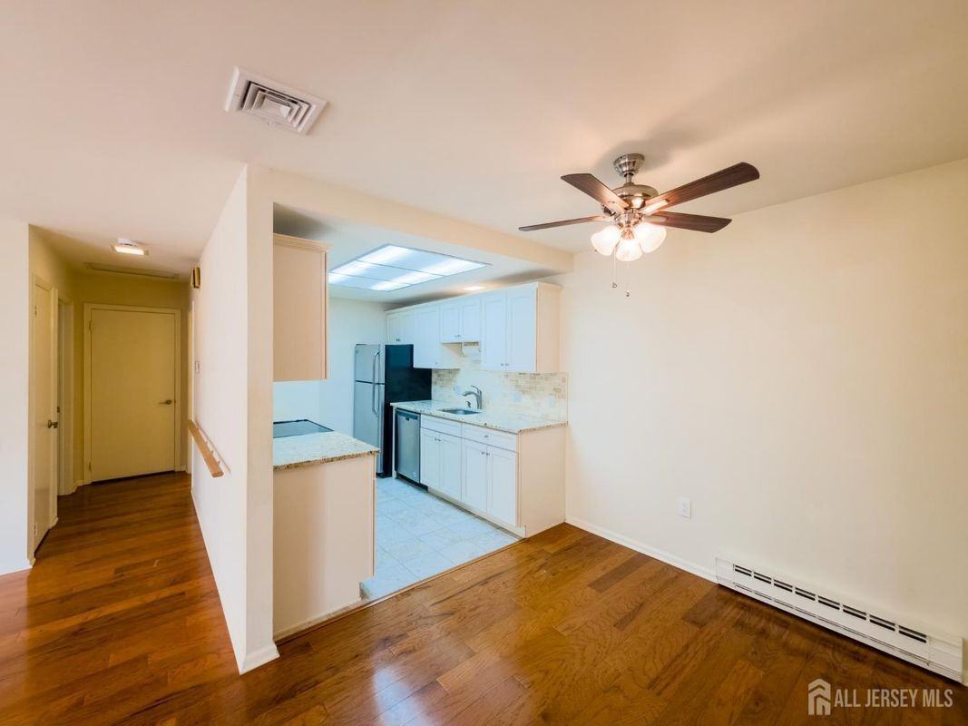 227 Manchester Ln - Photo 5 of 19