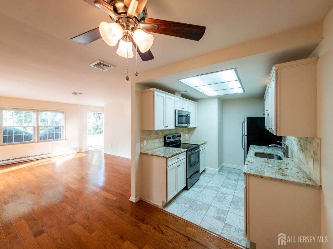 227 Manchester Ln - Photo 6 of 19