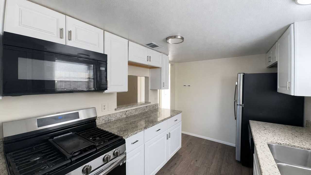 1224 Westway Cir - Photo 5 of 13