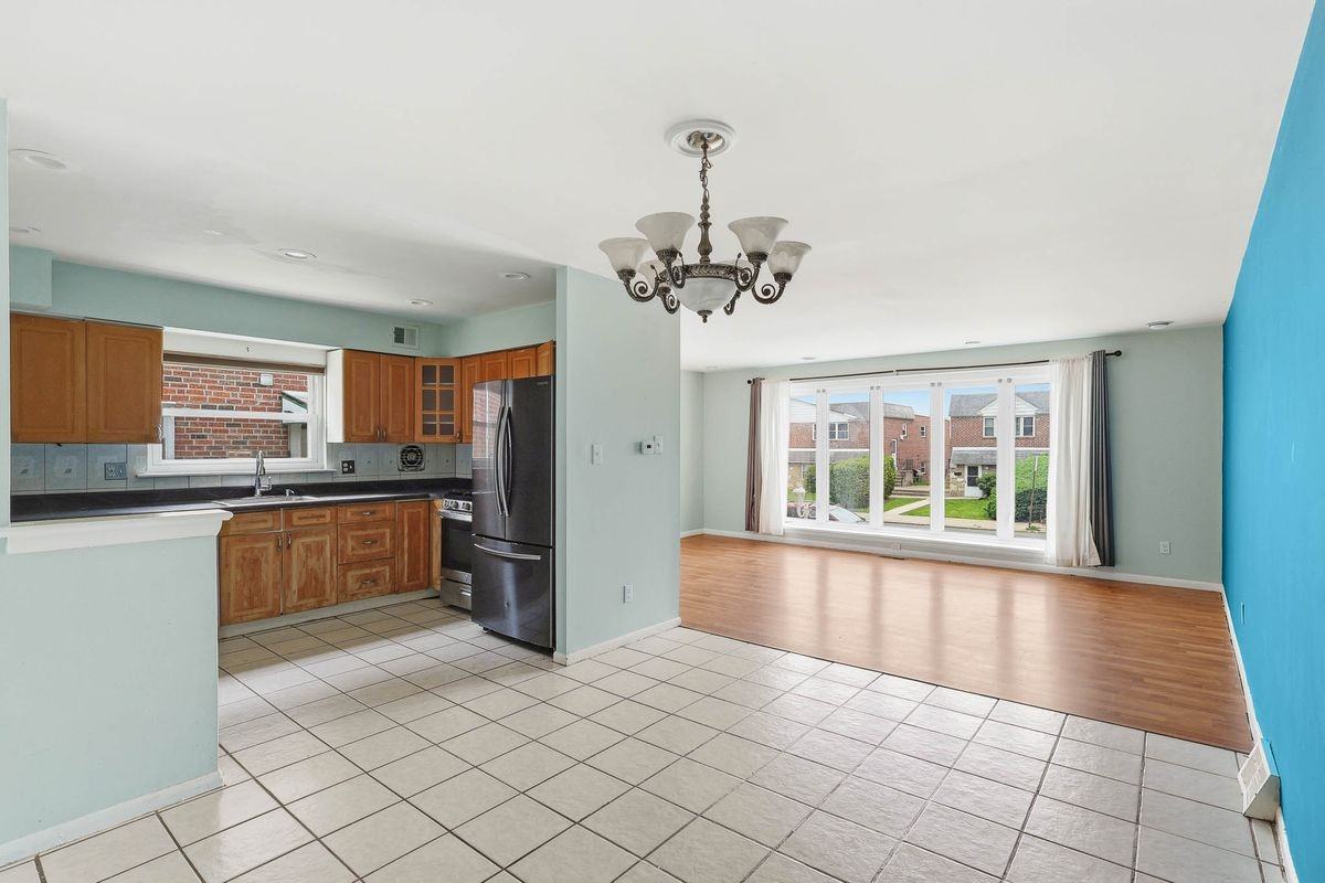 2217 Hoffnagle St - Photo 4 of 22