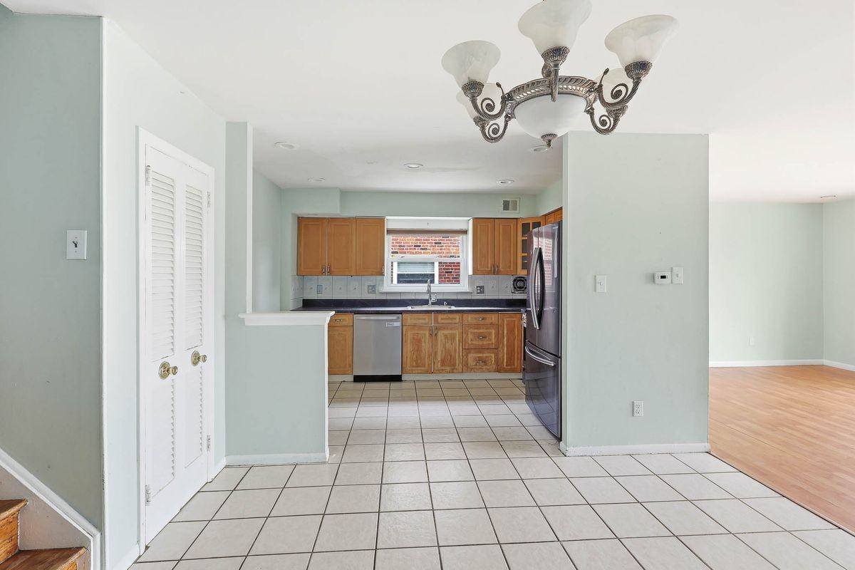 2217 Hoffnagle St - Photo 5 of 22