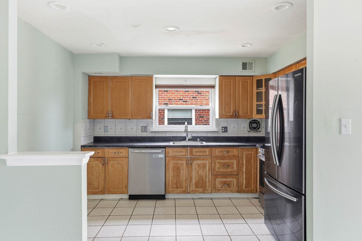 2217 Hoffnagle St - Photo 6 of 22