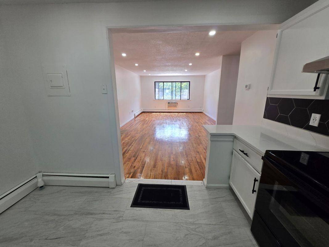 58 High Path Rd - Photo 6 of 11