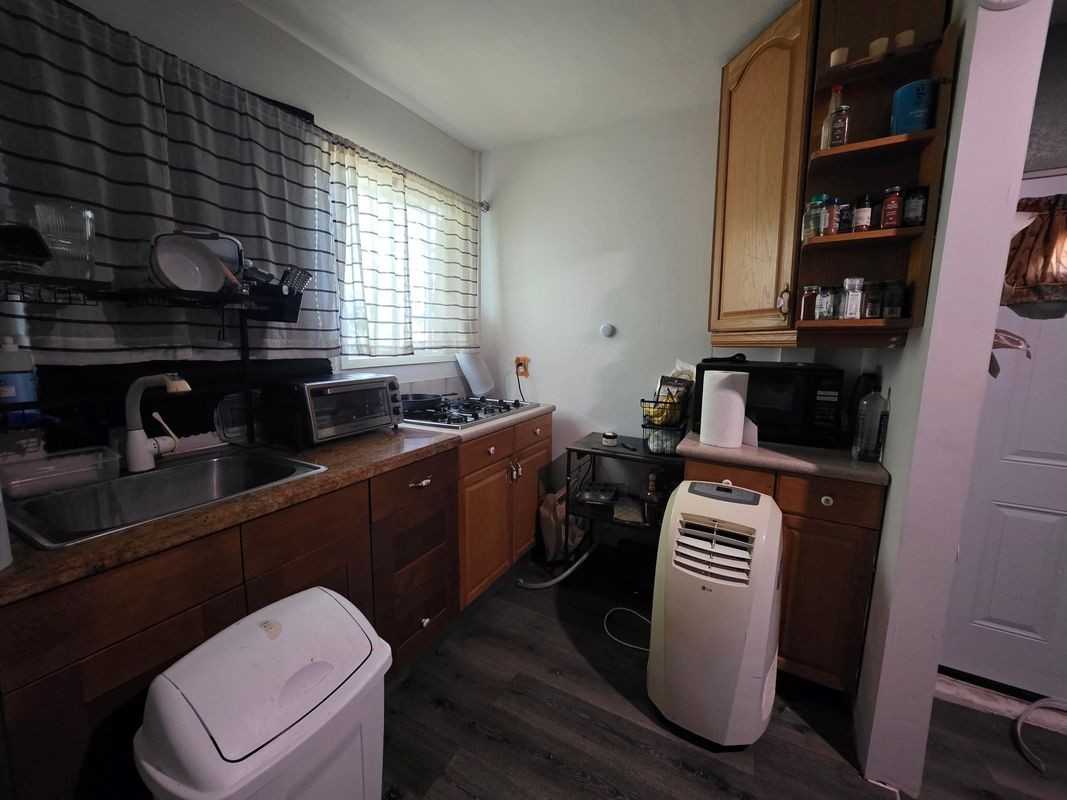 635 Hillcrest Ln - Photo 3 of 9