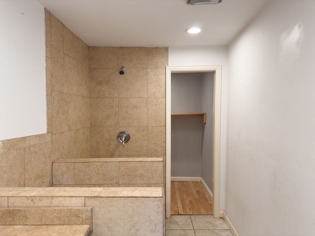 2222 Carnes St - Photo 6 of 10