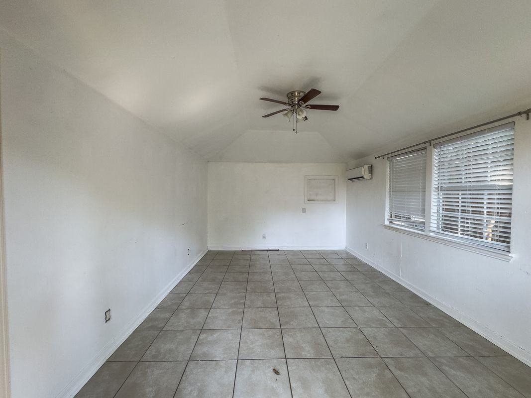 2222 Carnes St - Photo 7 of 10