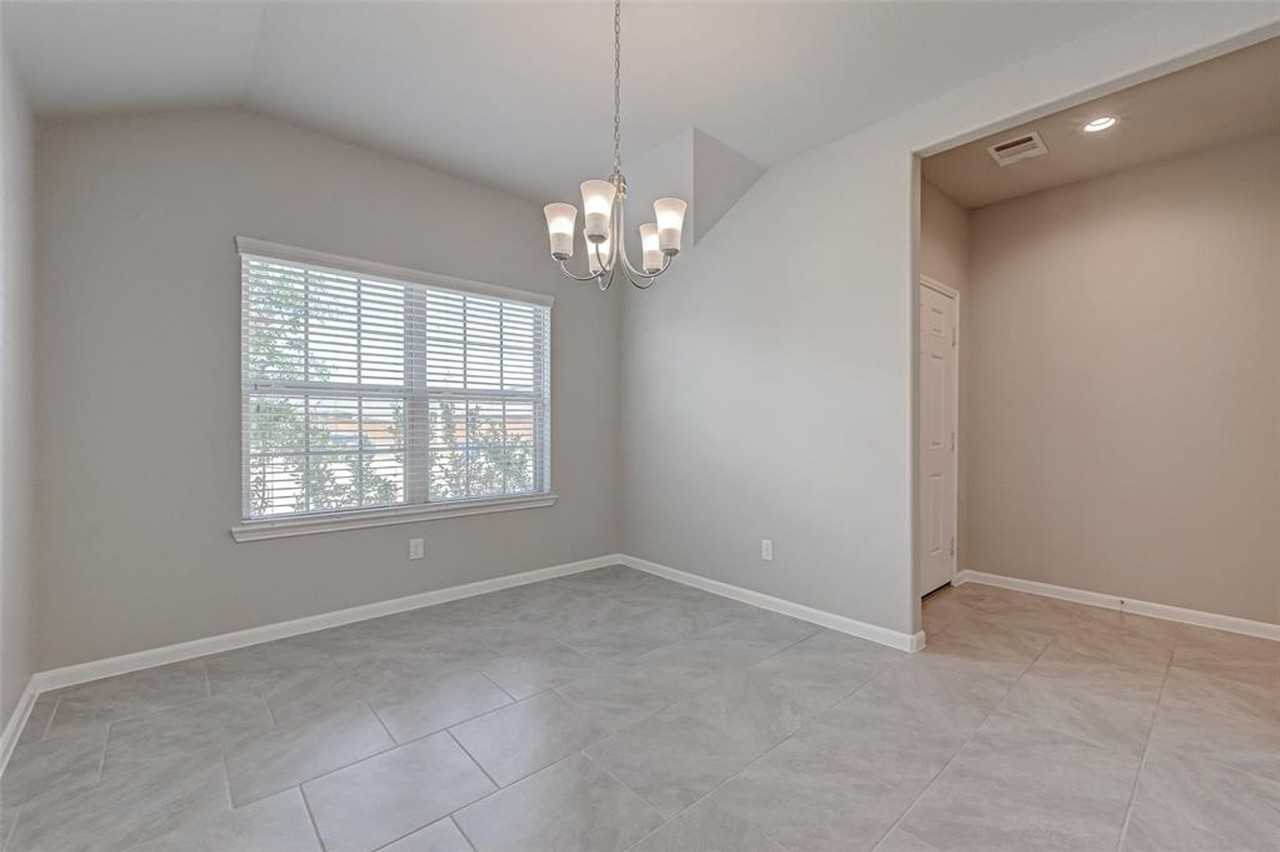 2206 Mirror Ridge Ct - Photo 6 of 28