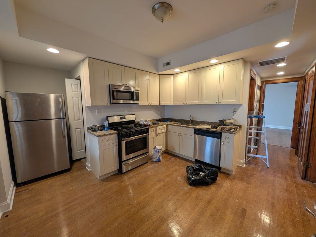 3050 N Milwaukee Ave