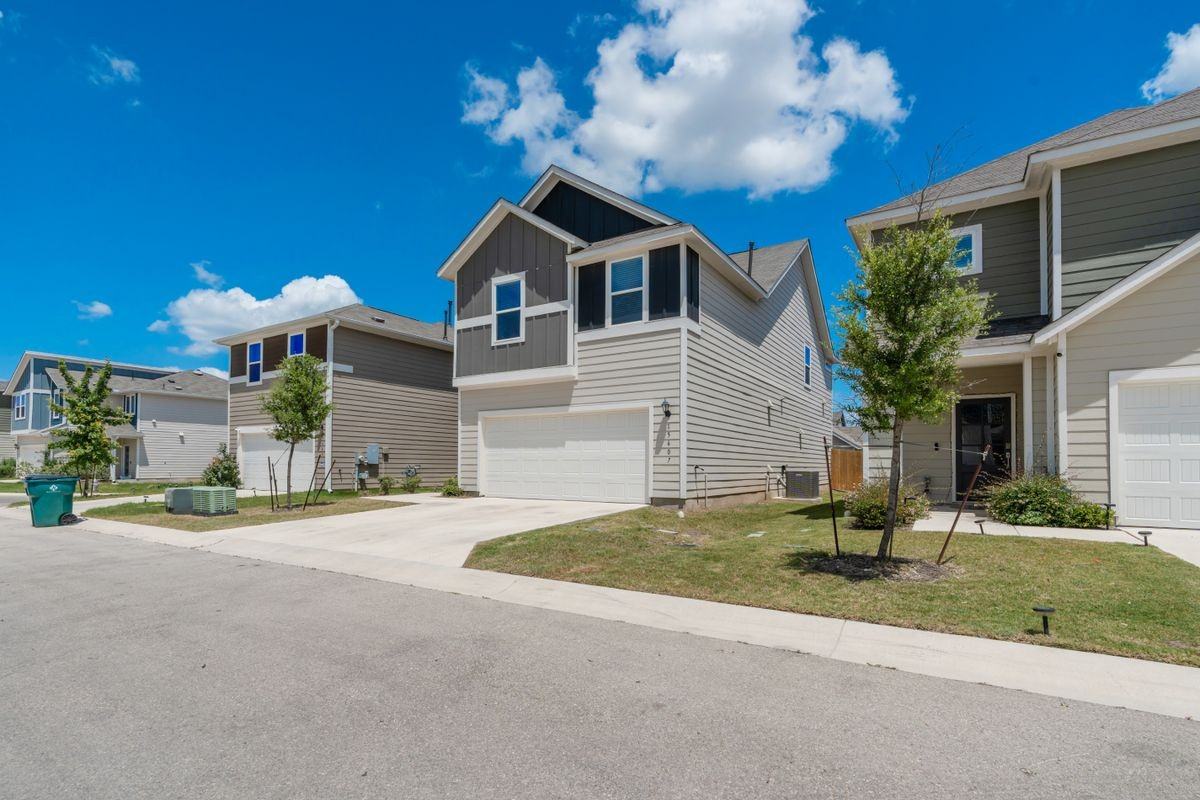 15607 Ellinger Dr - Photo 3 of 30