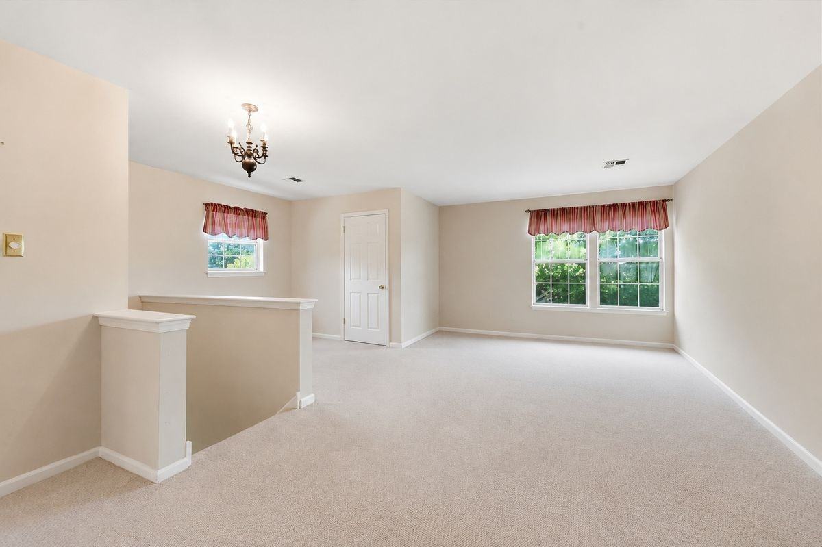 700 Bradford Ter - Photo 5 of 18