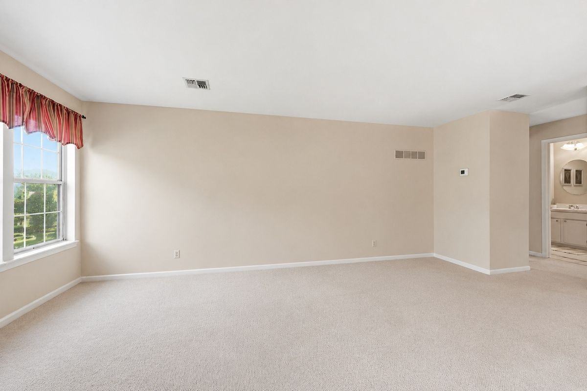 700 Bradford Ter - Photo 6 of 18