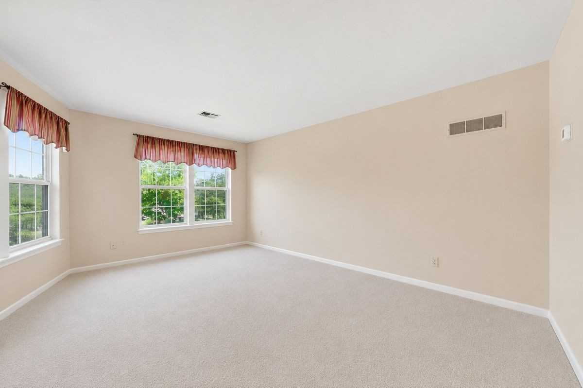 700 Bradford Ter - Photo 7 of 18