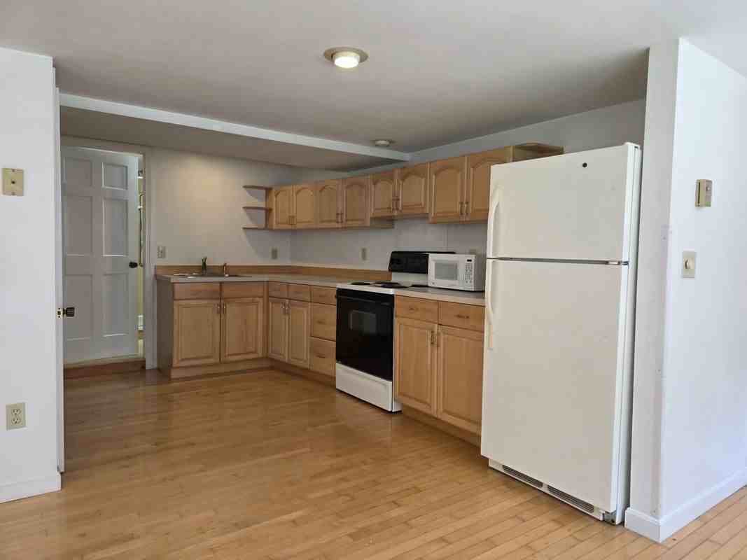132 1st Crown Point Rd - Photo 2 of 16
