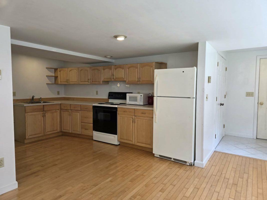 132 1st Crown Point Rd - Photo 3 of 16