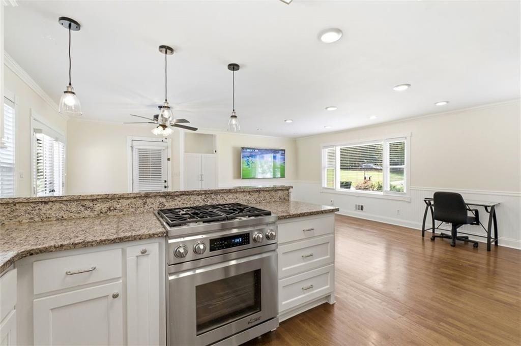 353 Westside Dr - Photo 5 of 37