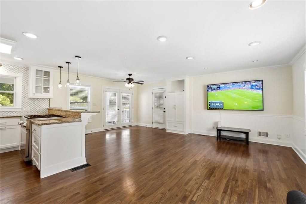 353 Westside Dr - Photo 6 of 37