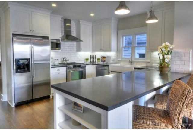 413 Emerald St - Photo 5 of 11