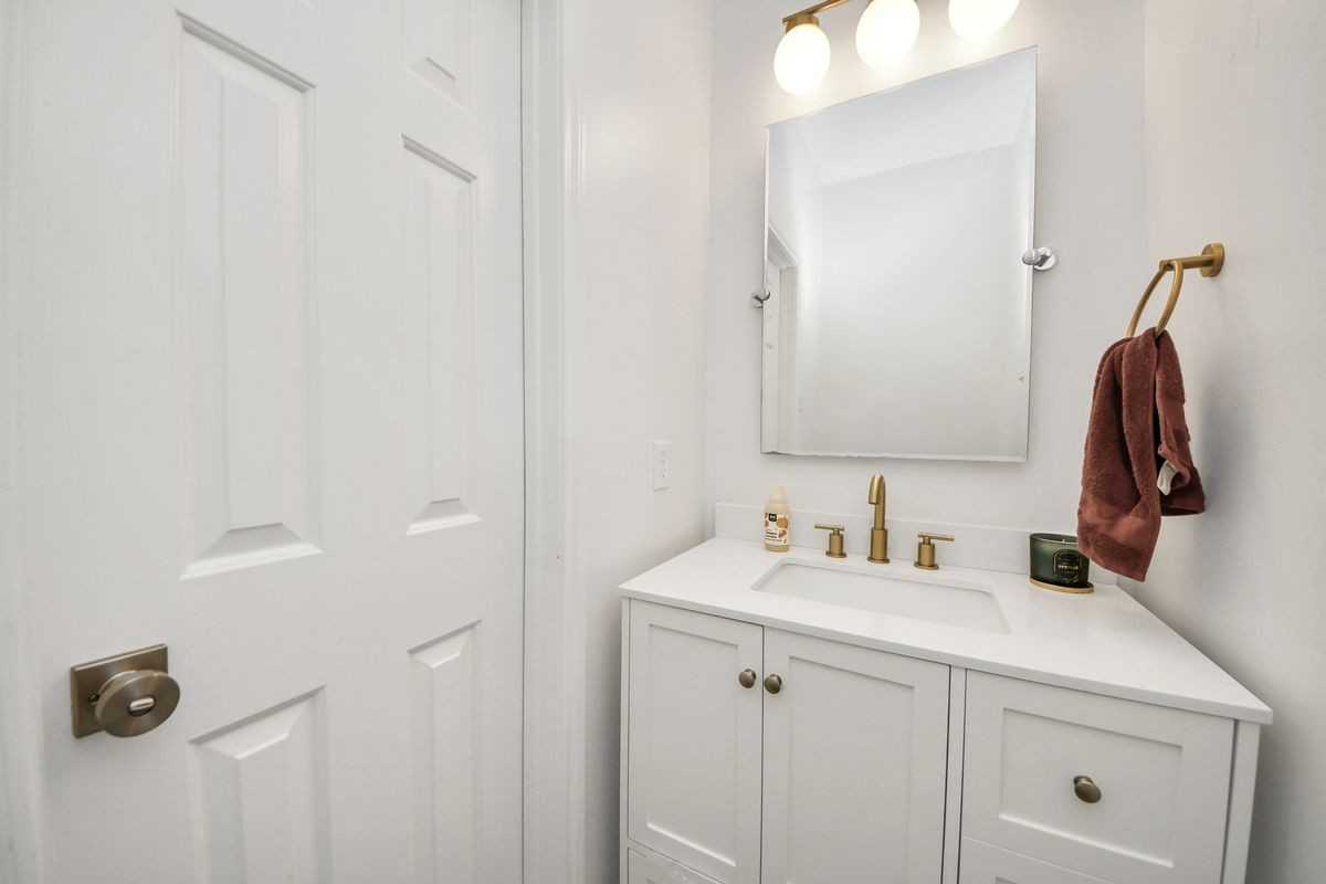 7130 Glenwood Dr - Photo 2 of 46