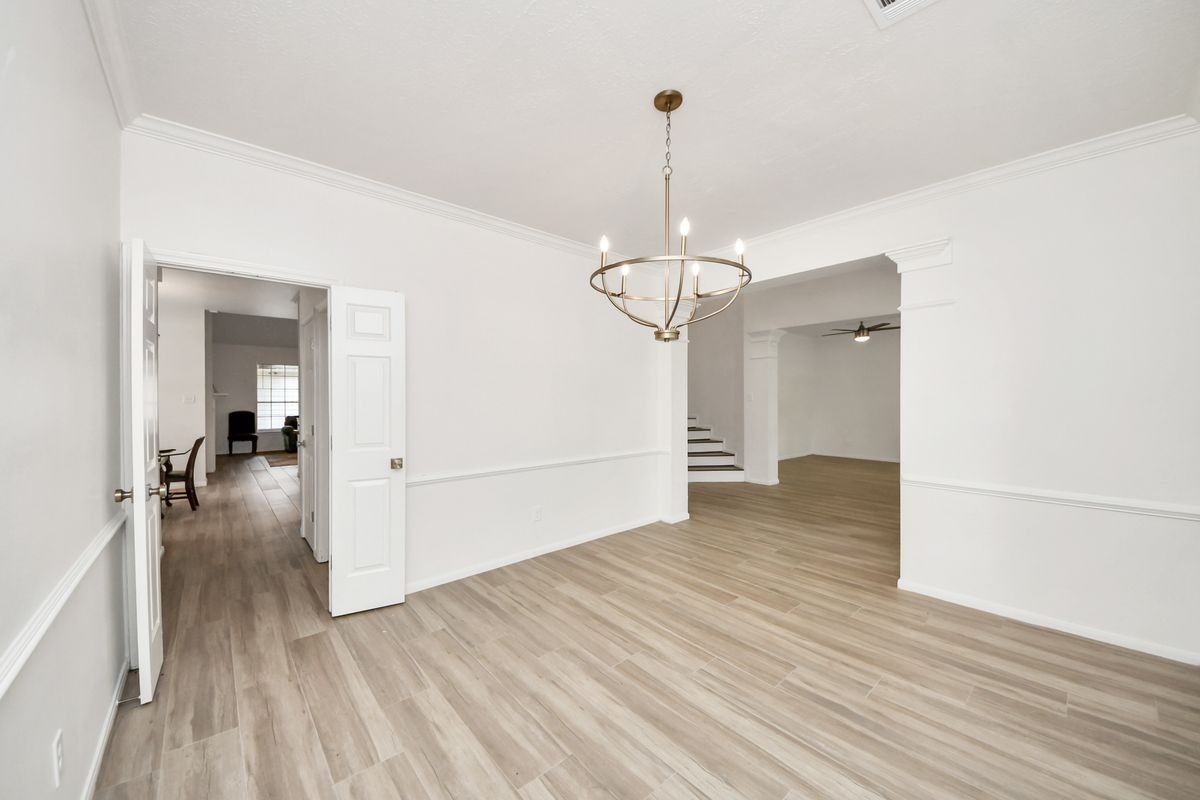 7130 Glenwood Dr - Photo 3 of 46