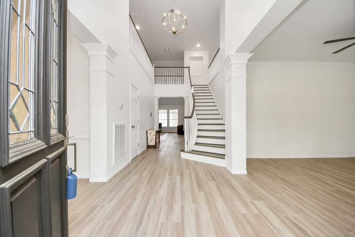 7130 Glenwood Dr - Photo 4 of 46