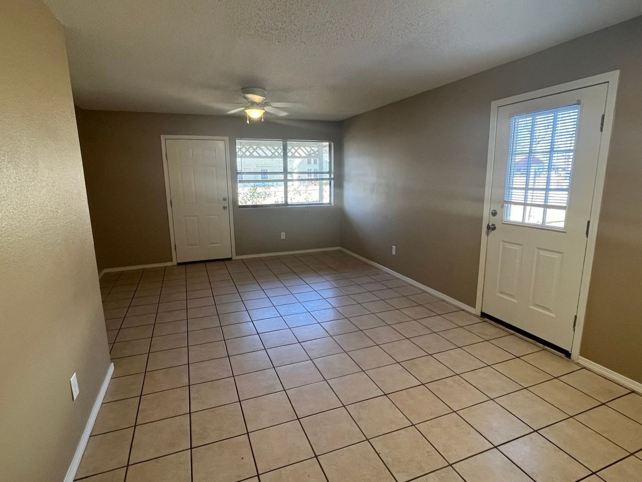 307 Harris Cir - Photo 2 of 12