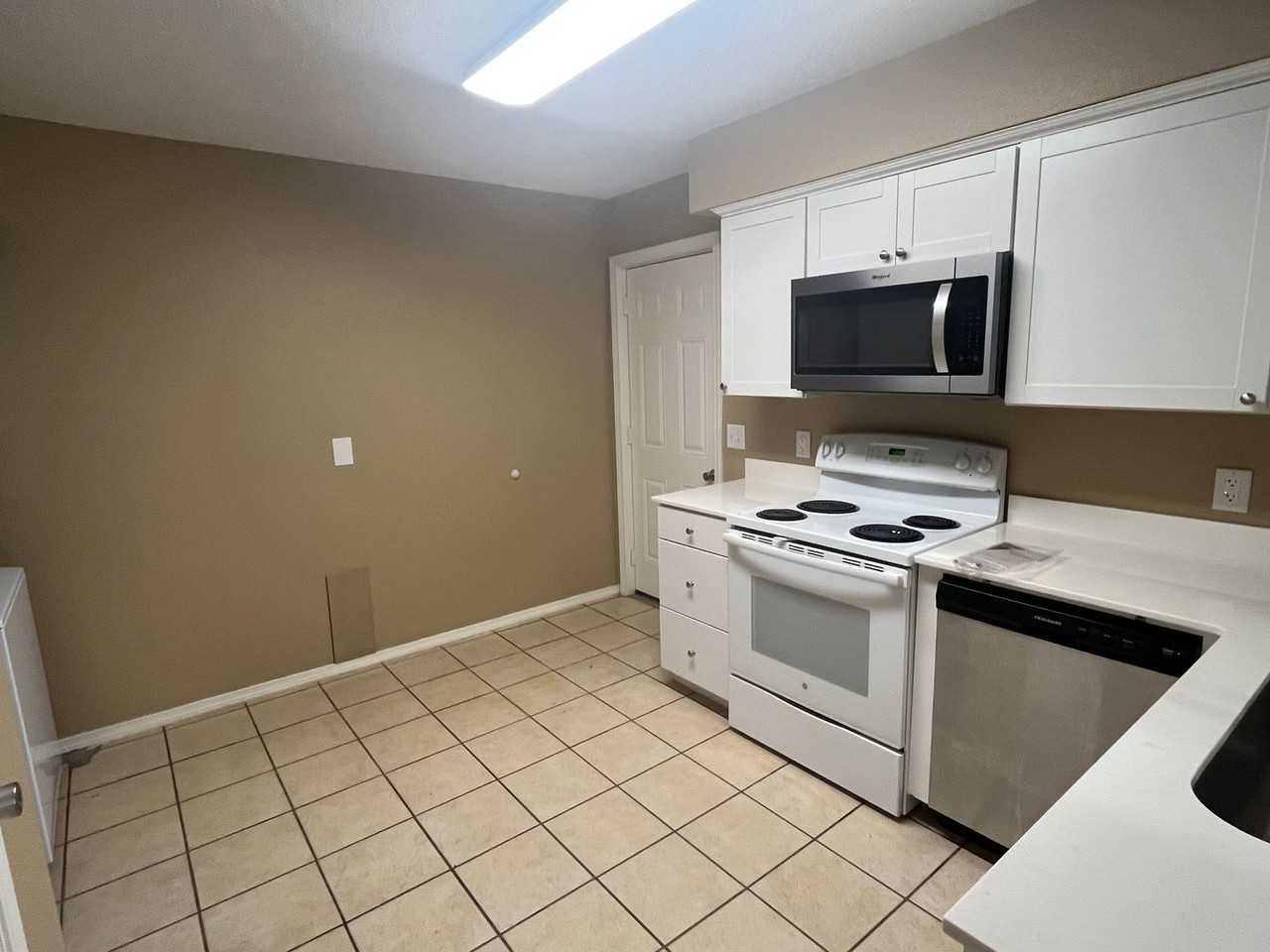 307 Harris Cir - Photo 4 of 12