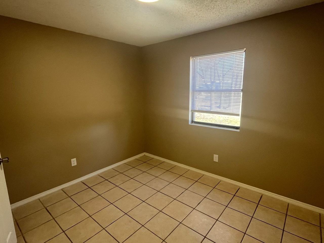 307 Harris Cir - Photo 6 of 12