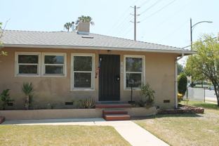 1613 W Victory Blvd - Photo 1 of 1