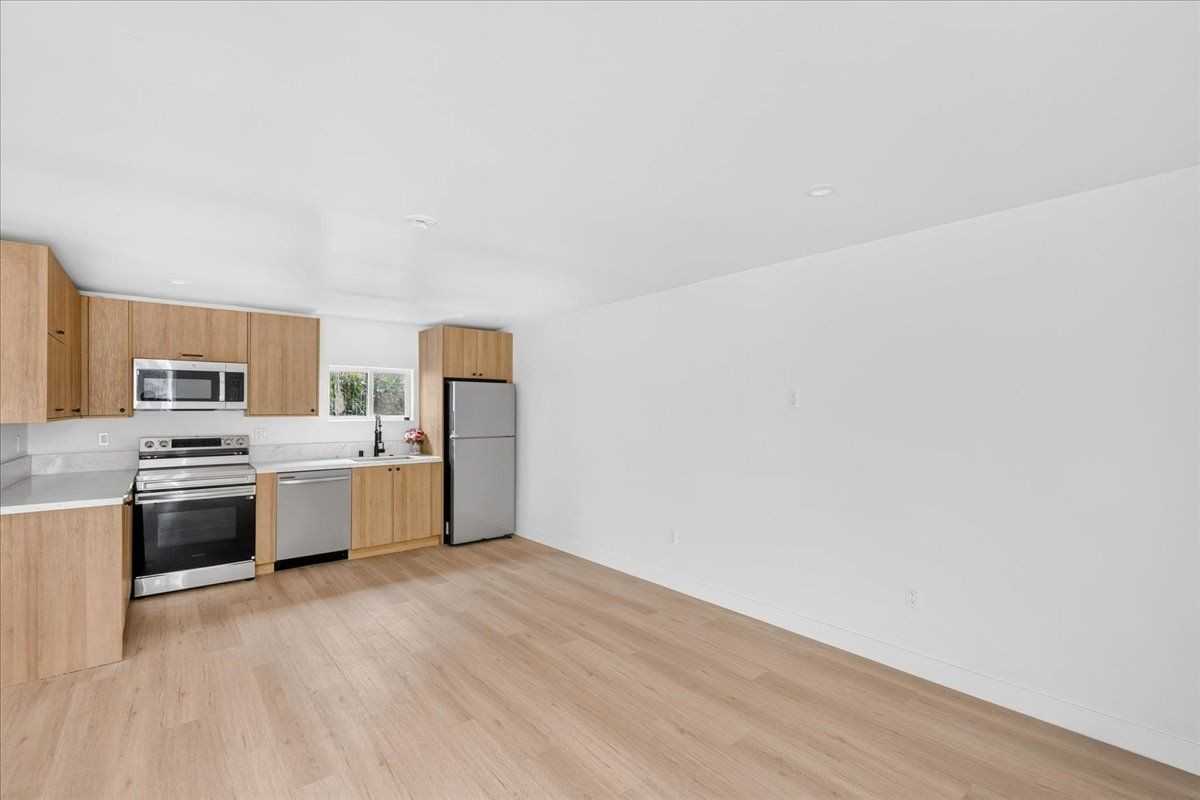 270 W 11th St ##1 - Photo 5 of 14