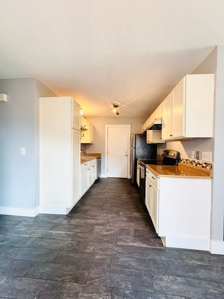 65 Chestnut St - Photo 5 of 19