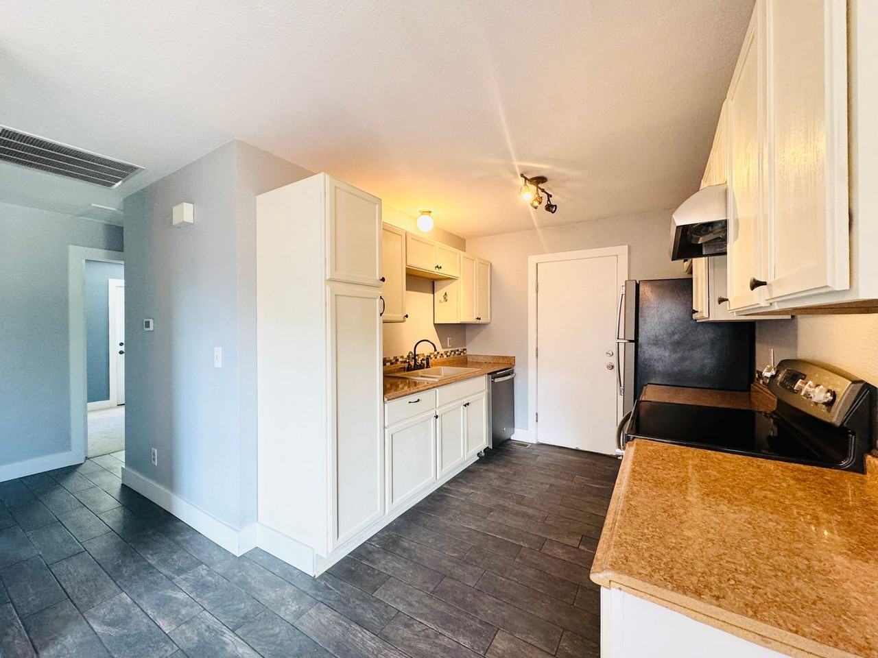 65 Chestnut St - Photo 6 of 19