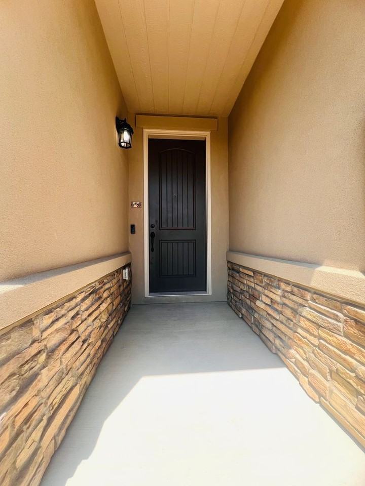 8715 Meadow Wing Cir - Photo 2 of 13