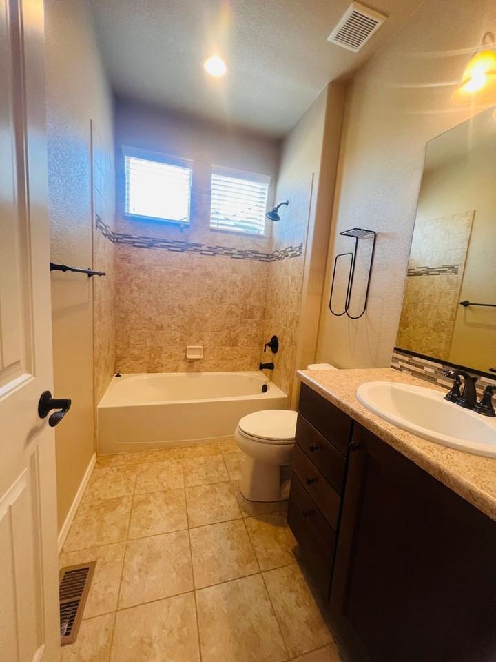 8715 Meadow Wing Cir - Photo 4 of 13