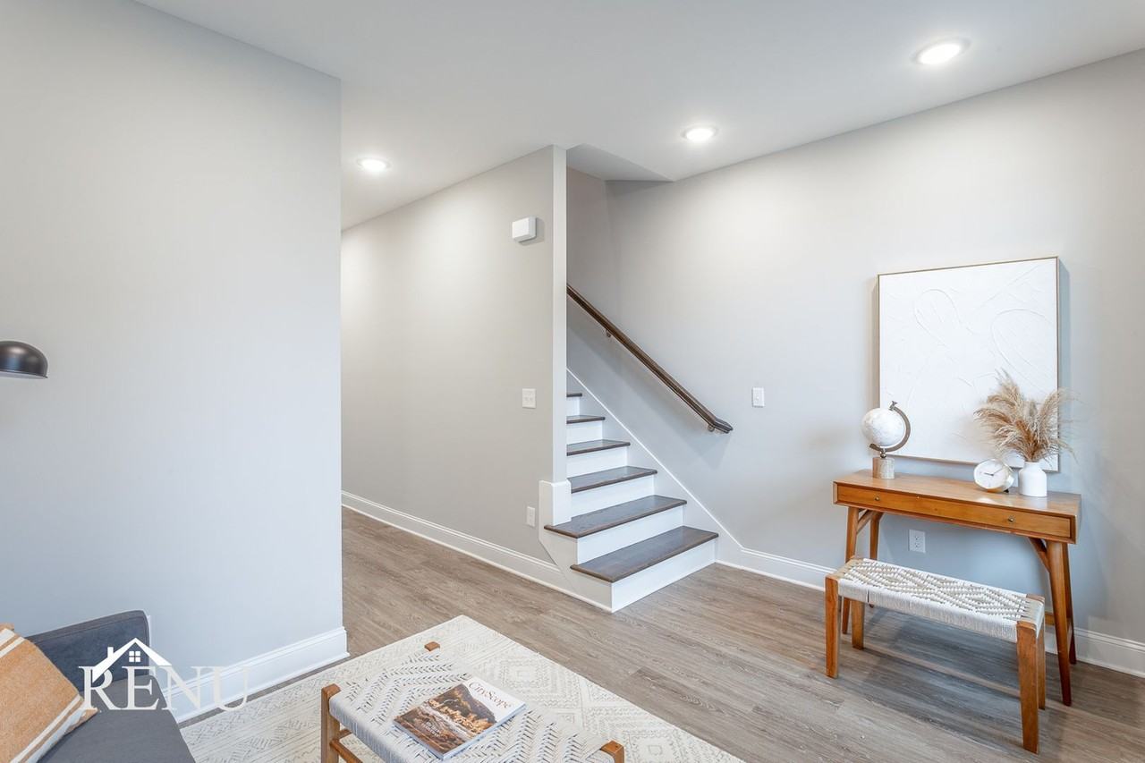 2363 E 18th St - Photo 6 of 18