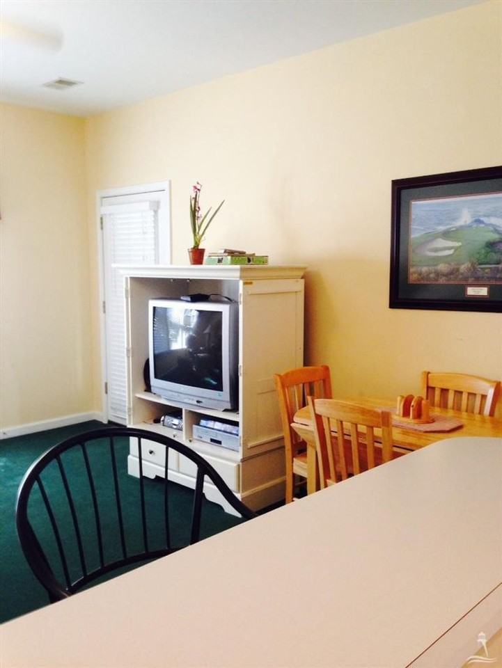 234 Kings Trl - Photo 4 of 8