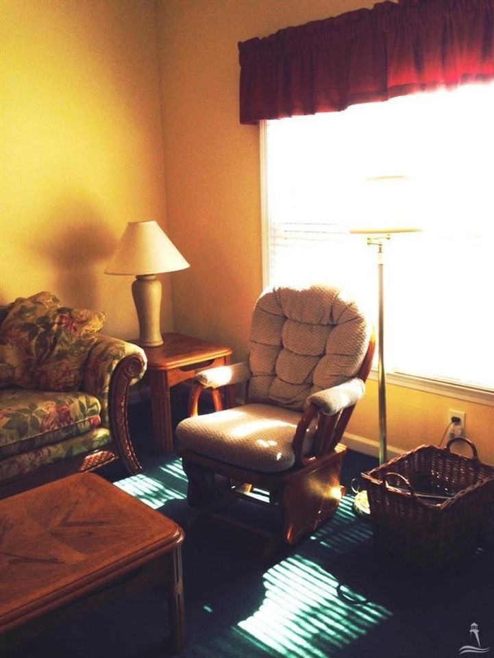 234 Kings Trl - Photo 5 of 8