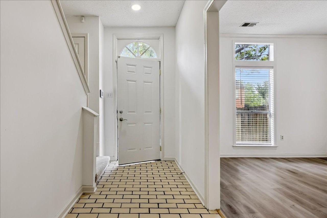 1694 Belvedere Ct - Photo 3 of 26
